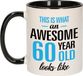 Bellatio Decorations Verjaardag cadeau mok 60 jaar - zwart/blauw - grappige tekst - 300 ml - keramiek