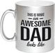 Bellatio Decorations This is what an awesome dad looks like tekst cadeau mok / beker - zilver - Vaderdag - 330 ml