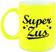 Bellatio Decorations Shoppartners Bv Super zus tekst mok - neon geel - familie cadeau mok / beker - 330 ml - verjaardag / geslaagd / bedankt cadeau