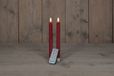 Anna's Collection LED tafelkaars bordeaux met afstandsbediening - D 2,5 H 23 cm - 2 stuks