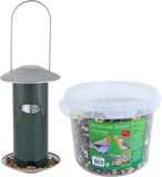 Merkloos / Sans marque Esschert Design Bv Metalen vogel voedersilo groen aan hanger 23 cm met 4- seizoenen vogel strooivoer 2,5 kg