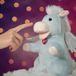 Trudi - Puppets Handpop Pegasus 27 cm - Handgemaakt in Italie - Zacht pluche - Knuffeldier voor jongens en meisjes - Blauw - 18x27x19 cm maat S