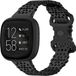 Strap-it bracelet de montre connectée - bracelet en silicone avec motif - convient pour Fitbit Versa 3 / Versa 4 / Sense / Sense 2 - noir