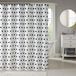 Madison Park Sophie Trendy douchegordijn met getextureerde pompons accent, moderne badkamerinrichting, machinewasbaar, privacyscherm, 182,9 x 182,9 cm, zwart/wit