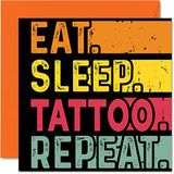 Verjaardagskaart grappig voor haar of hem - Eet, slaap, tatoeage, herhaling - gelukkige verjaardagskaarten voor inkt tattooist liefhebbers geschenken, 145 mm x 145 mm verjaardagswenskaarten voor alle