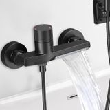Mitigeur thermostatique de douche - Bouton de sécurité et design cascade