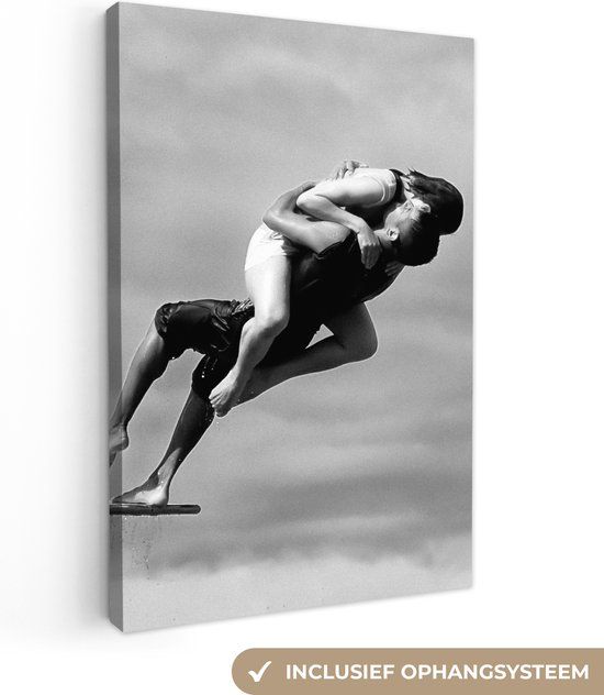 OneMillionCanvasses Canvas schilderij - Koppel - Duikplank - Zwart - Wit - 80x120 cm