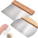 Merkloos Deegschraper Manche en bois - Multifonctionnel - Inox - 2 pièces - Qualité alimentaire - Grattoir à plaque chauffante Hachoir - Pain Pâtisserie Gâteau Fabrication - Coupe pizza