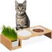 Relaxdays verhoogde voerbak kat, met kattengras bakje, 2 keramische eetbakjes à 400 ml, vaatwasserbestendig, natuur/wit