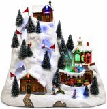 Lumineo Kerstdorp kerst tafereel - skipiste - met verlichting en beweging - 27,5 cm - polyresin - wintersport scene