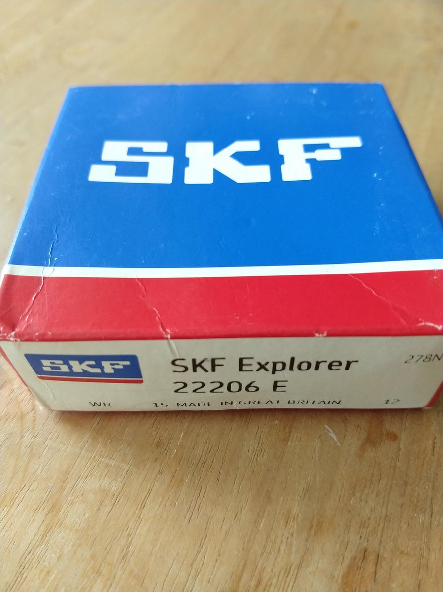 S.K.F. Lager 22206-E Inwendige diam.: 30 mm Uitwendige diam.: 62 mm Breedte: 20 mm