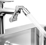 IPEA 1080 graden draaibare kraan voor wastafel of wastafel in badkamer of keuken – universele kraan van kunststof uittrekbaar met straalregelaar – verlengscharnier – waterstraalrichting