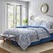 Laura Ashley Luxe ultrazacht dekbed, alle seizoenen premium beddengoedset, stijlvol delicaat ontwerp voor huisdecoratie, katoen, China blauw, queensize