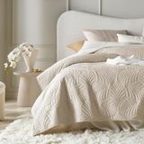 ROOM99 Elegante Bedsprei - Beige - 220x240 CM - Velours