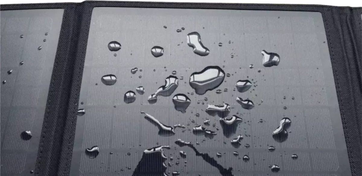 Rise-Up Rise Up - 200W Folding Camping Solar Panel - Black