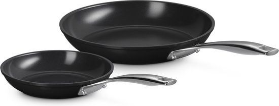 Le Creuset Koekenpannenset Essential Non-Stick Ceramic - 24 cm & 28 cm - Zwart