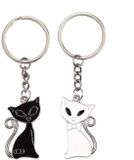 CHPN goodiesandliving Katten sleutelhangers - Zwarte kat en witte kat - Poezensleutelhanger - Katten - Poezen - Dierenliefhebber - 1 paar - CHPN