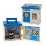 Giochi Preziosi Politie Playset politiebureau, inclusief 7 cm beweegbaar figuur en accessoires, comfortabele draaggreep voor transport, voor kinderen vanaf 4 jaar
