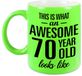 Bellatio Decorations Awesome 70 year verjaardag cadeau - koffiemok - beker - neon groen - 330 ml - This is what an awesome 70 year old looks like