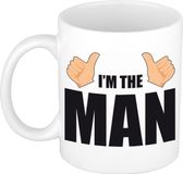 Bellatio Decorations Im the man beker wit en zwart - duimpjes omhoog print - verjaardag / collega cadeau mok
