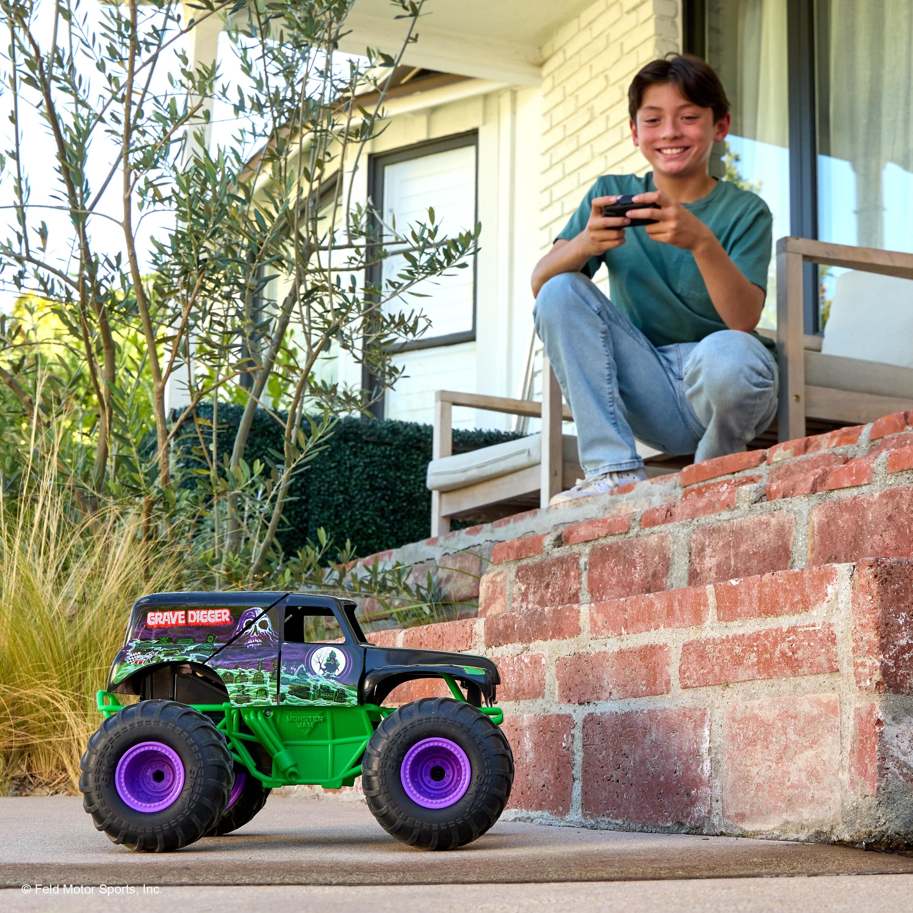 Spin Master Monster Jam 1:15 RC Smash & Bash Grave Digger