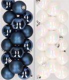 Decoris Kerstversiering 32x stuks kunststof kerstballen mix van donkerblauw en parelmoer wit 4 cm