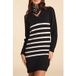 Robe en tricot noir ICode avec rayures blanches et dorées
