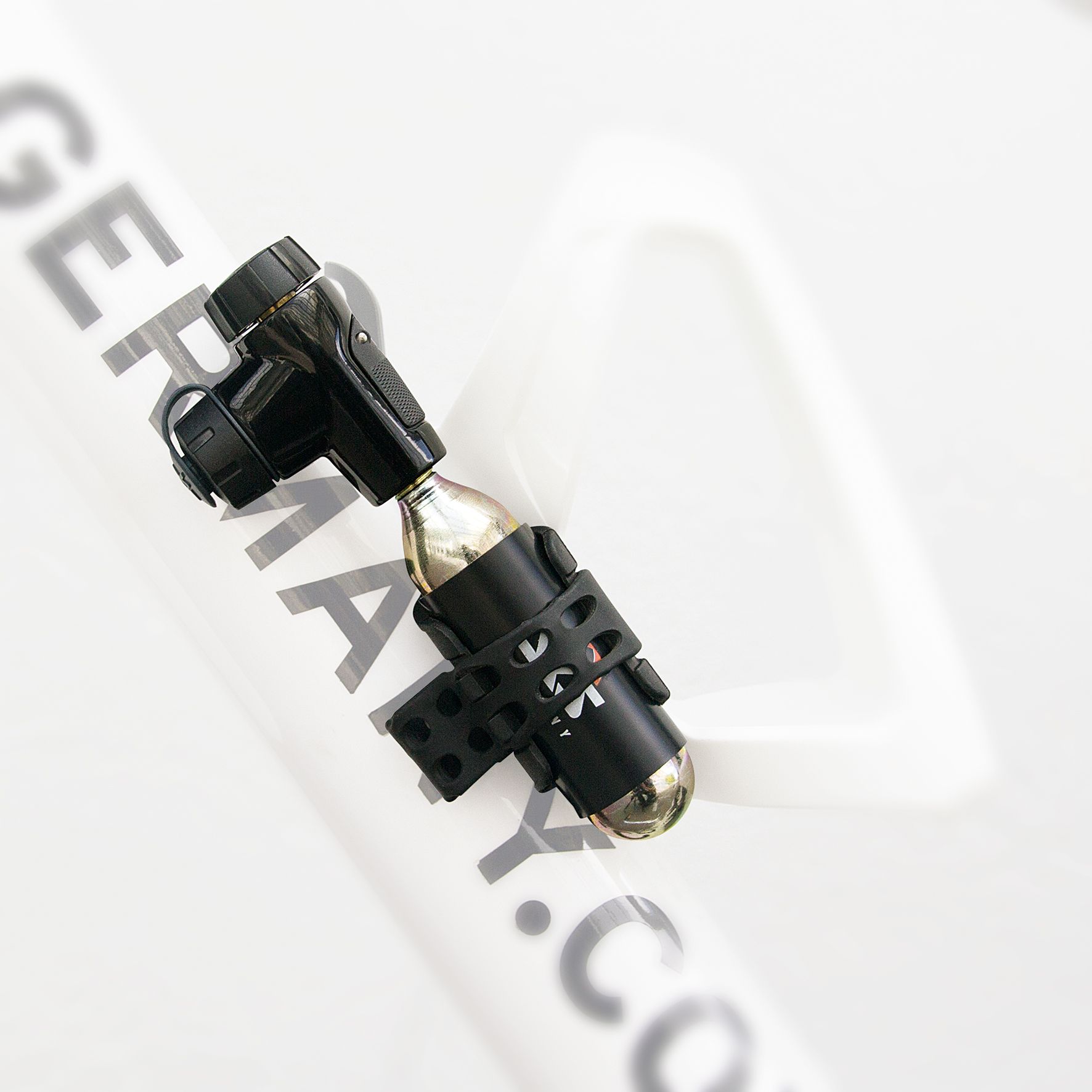 SKS Airbuster fietspomp met luchtpatroon - Zwart