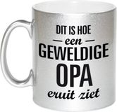 Bellatio Decorations Shoppartners Bv Dit is hoe een geweldige opa eruitziet cadeau koffiemok / theebeker - zilverkleurig - 330 ml - verjaardag / bedankje