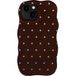 Selencia Vivid Wavy Backcover met MagSafe voor de Apple iPhone 14 / 13 - Happy Dots Chocolate