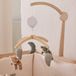 Noukie's Mobile musical Orso & Fluffy Brun avec bras en bois