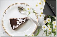 Dietrix Inductie beschermer 65x52 - afdekplaat inductie mat - Dietrix Kookplaat beschermer - Exclusief - Bestek - Bordje met Chocolade cake en zilver lepel