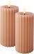 Lumineo Luxe LED kaars/stompkaars - 2x st - lichtroze - ribbel - D7,5 x H17,3 cm - timer