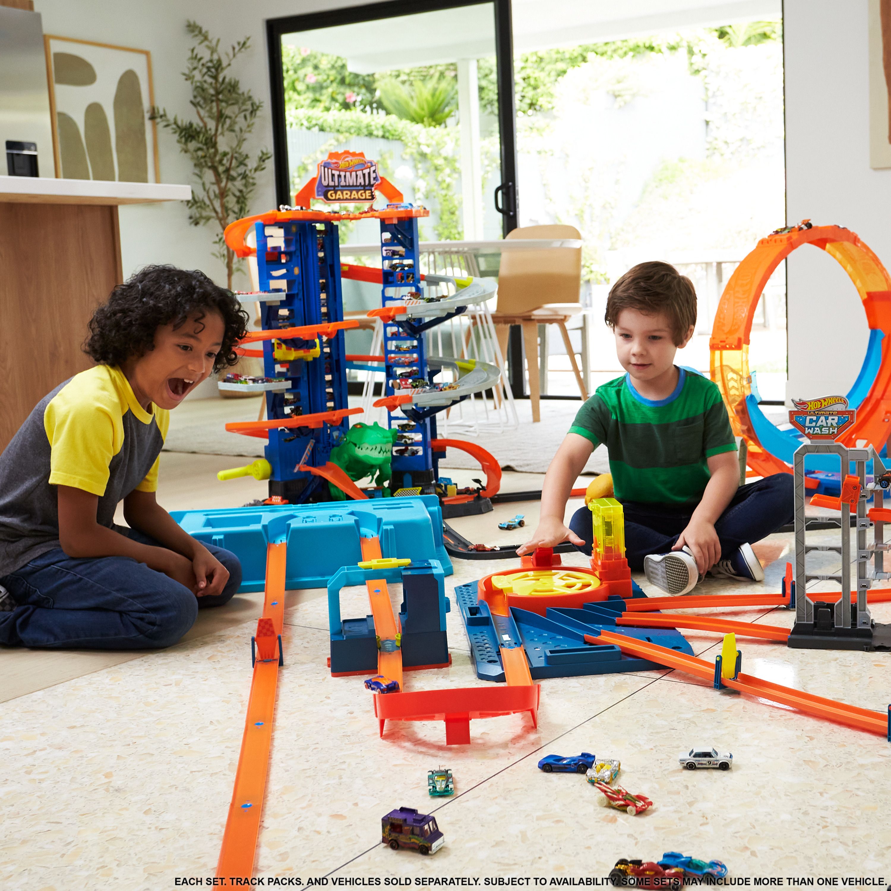 Hot Wheels Action Massive Loop Mayhem Track Set - Vehicle & Track Set - Multicolour