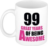 Bellatio Decorations Shoppartners Bv Verjaardag 99 jaar Koffiemok Cadeau - Great years of being awesome - wit/roze - beker - Jubileum - voor dames - vrouwen
