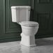 Hudson Reed Richmond Duoblok Toilet met Hogere Zithoogte Klassiek met Chromen/Zwarte Spoelhendel en Witte Toiletzitting