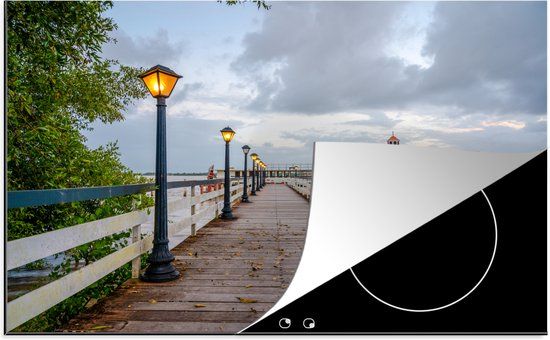 KitchenYeah® Inductie beschermer 77x51 cm - Pier in Paramaribo op een regenachtige dag - Inductiebeschermer voor inductiekookplaat