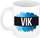 Bellatio Decorations Vik naam cadeau koffie mok - beker - met blauw verfstrepen - Cadeau collega - vaderdag - verjaardag - meester - coach - 300 ml - wit