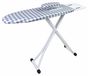 Planche à repasser pliable avec pieds antidérapants
