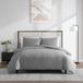 Vera Wang Natuurlijk zachte katoenen bijpassende kussenslopen, knapperig en glad met een lichtgewicht gevoel, 3-delige bedset, Tucks Grey, Queen
