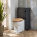Hudson Reed Warwick WC-Ombouw 50cm Zwartgrijs Klassiek met Reservoir, Zwarte Spoelknop en Richmond Staand Toilet met Eikeneffect Toiletzitting