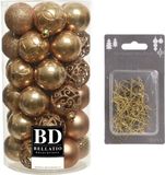Merkloos / Sans marque Kerstversiering 37x stuks kunststof kerstballen camel bruin 6 cm inclusief gouden kerstboomhaakjes