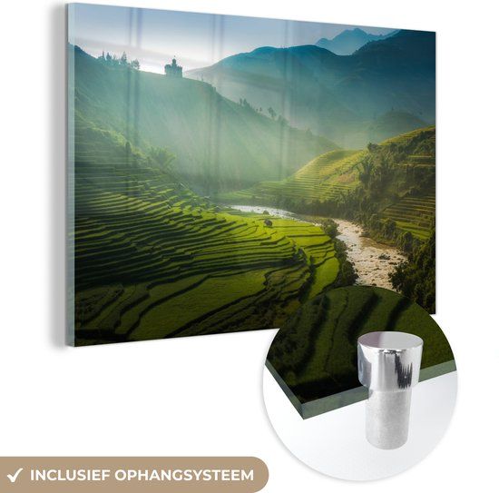 MuchoWow® Glasschilderij 150x100 cm - Acrylglas - Het grote huis op de heuvels in de rijstvelden van Vietnam