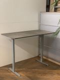FERBOX - Kantoor & Design FERBOX FB01 Elektrisch Zit Sta Bureau - Grijs/Donker Eiken - 120x80 - Incl. USB Oplader