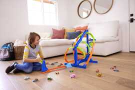 Hot Wheels Action Track Set With 1 Toy Car, Corkscrew Triple Loop Track Set