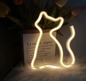 PHENOM LIGHTING TECHNOLOGY Nachtlamp Kind - Neon LED Lamp Kat Kinderkamer – Warm Wit – USB & Batterij – Decoratieve Tafellamp voor Kinderkamer – 28,5 x 24,5 cm