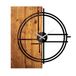 Decoratieve ronde wandklok van hout