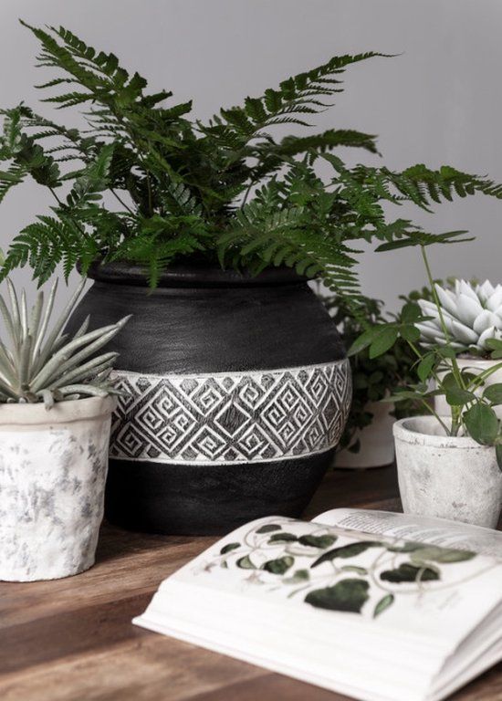 MUST Living Vase Tribal large black - 24xØ26 cm