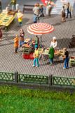 Faller H0 Weekmarkt II geschilderd, staand