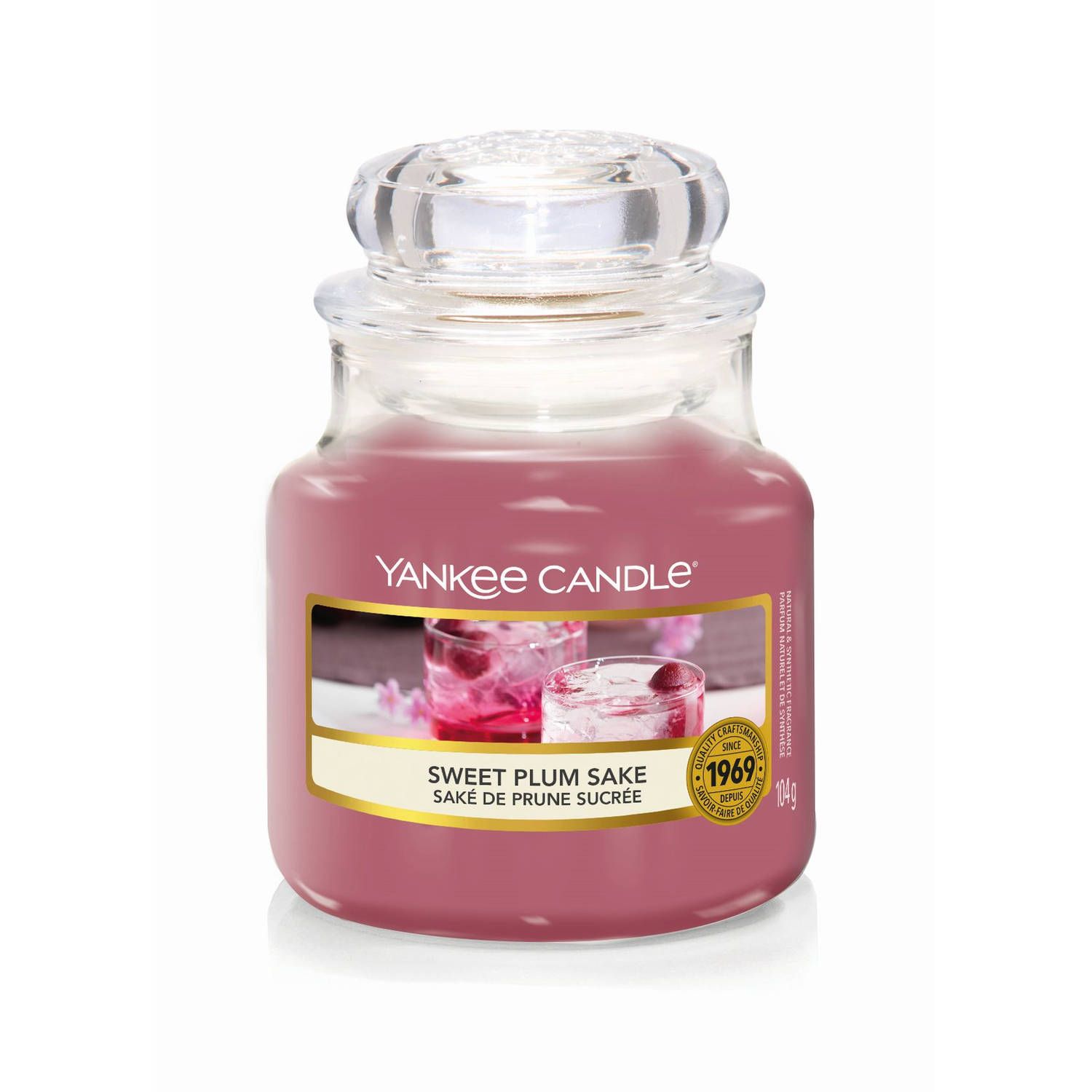 Yankee Candle Sweet Plum Sake Geurkaars Small - 9 cm / ø 6 cm - Roze